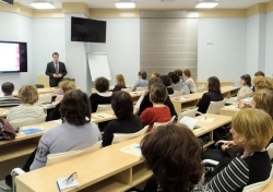 Iliustracija pranešimui spaudai Pedagogų kvalifikacijai tobulinti išleidžiami milijonai, tačiau moksleivių pasiekimai negerėja