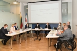 Iliustracija pranešimui spaudai Valstybės kontrolė: valstybės ir savivaldybių pagalba pasiekia tik dalį žmonių su negalia, trūksta aplinkos ir informacijos priemonių pritaikymo