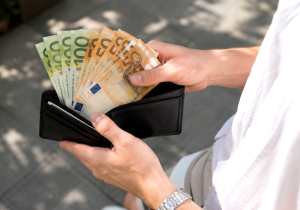 Iliustracija pranešimui spaudai Valstybės kontrolė: nustatyta permokų rizika bankrutuojančių įmonių darbuotojams